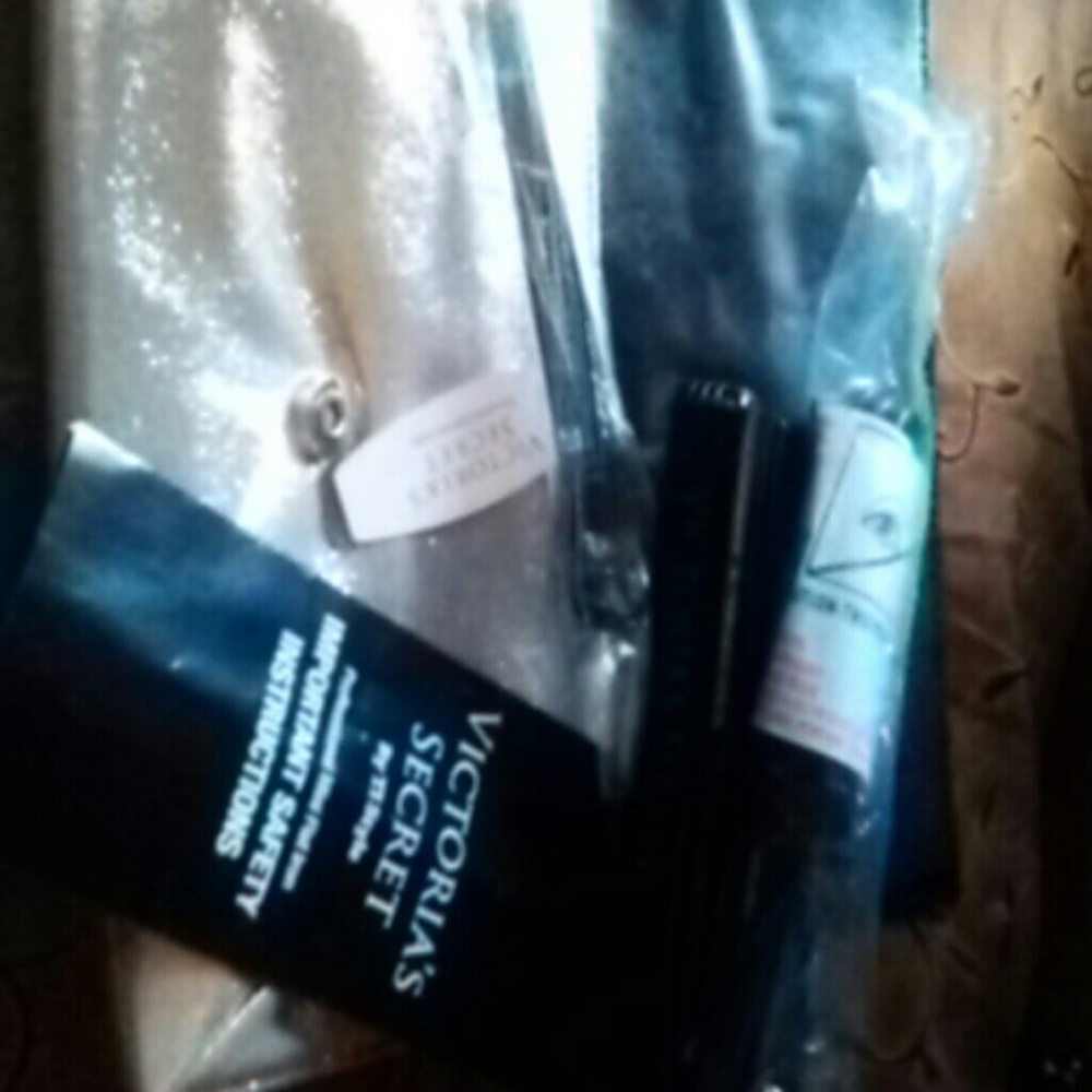 Victoria's Secret travel Straightening Iron